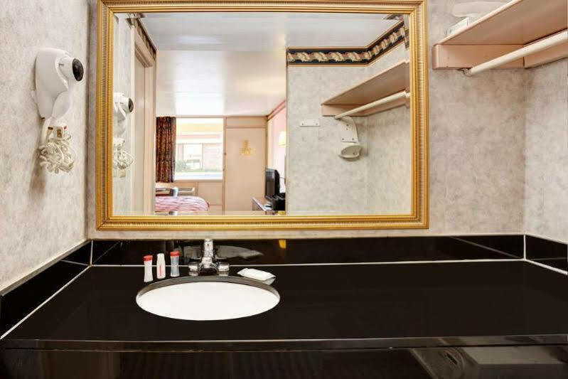 Ramada Limited Cockeysville Buitenkant foto